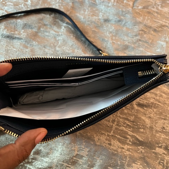 Authentic NWT Navy Tory Burch Crossbody - Picture 4 of 12